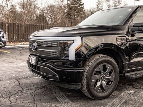 Used 2022 Ford F150 Lightning Lariat image 5