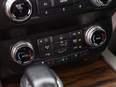 Used 2019 Ford F150 Lariat w/ Equipment Group 502A Luxury AWD/4WD image 19