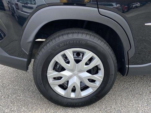 Used 2025 Toyota Corolla Cross L image 8