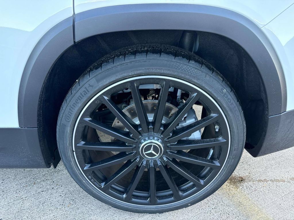 New 2025 Mercedes-Benz GLB 35 AMG 4MATIC image 3