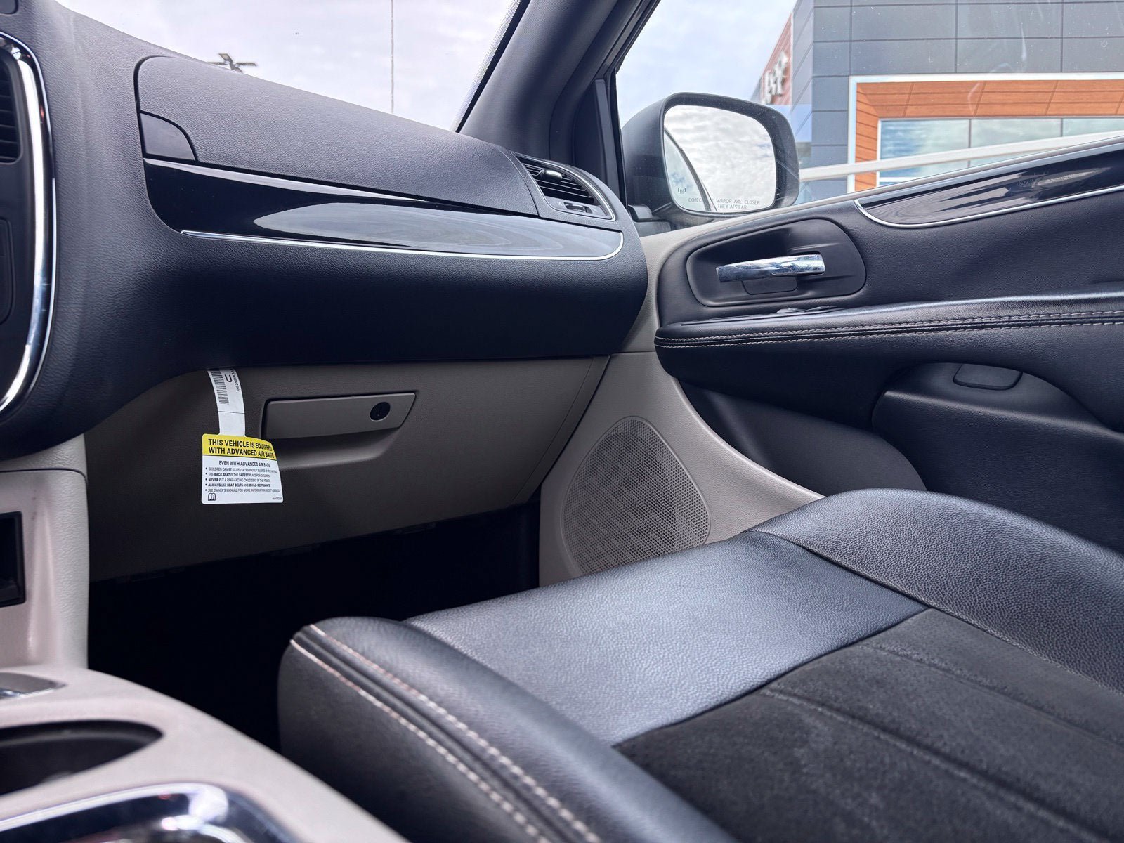 Used 2019 Dodge Grand Caravan SXT FWD image 14