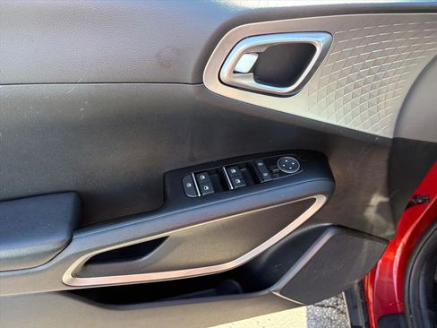 Used 2023 Kia Soul LX w/ LX Technology Package image 21