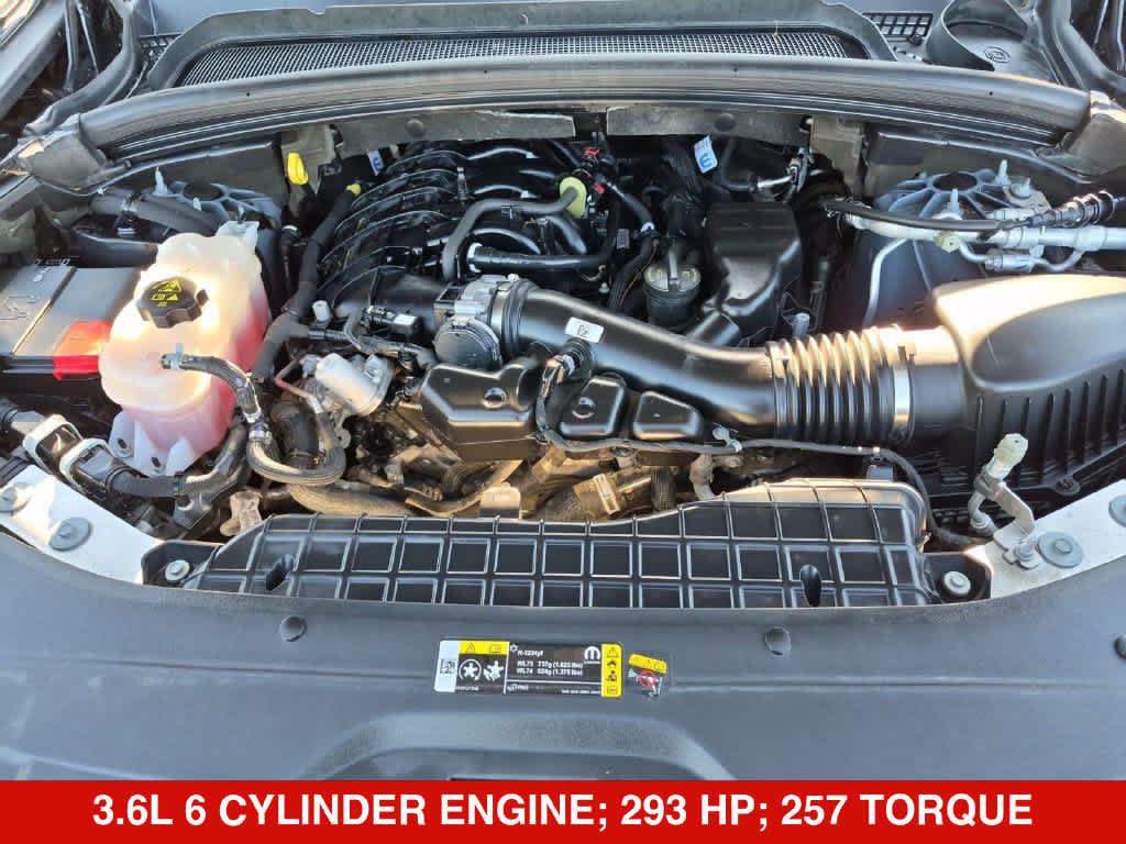 Used 2023 Jeep Grand Cherokee Laredo RWD image 14