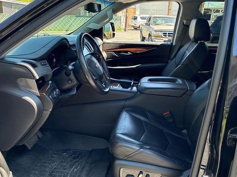 Used 2019 Cadillac Escalade Premium Luxury w/ Escalade Sport Edition AWD/4WD image 13