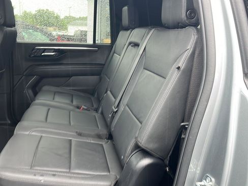 Used 2025 Chevrolet Suburban Z71 AWD/4WD image 23