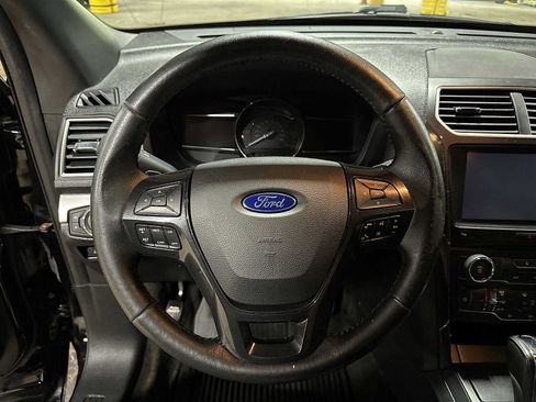 Used 2016 Ford Explorer XLT w/ Equipment Group 202A AWD/4WD image 18