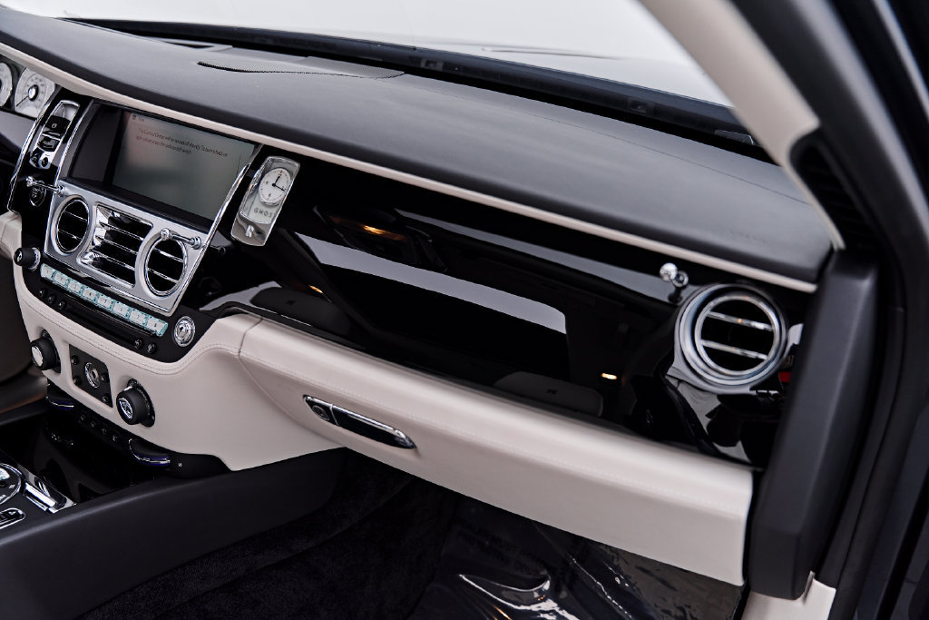 Used 2016 Rolls-Royce Ghost RWD image 48