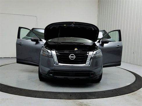Used 2024 Nissan Pathfinder SV image 10