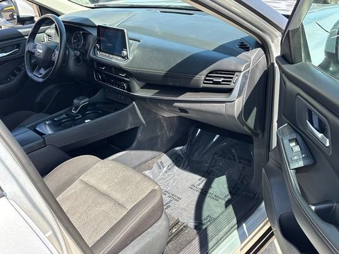 Used 2025 Nissan Rogue SV FWD image 25