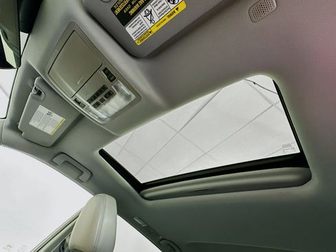 Used 2019 Toyota Highlander XLE image 27