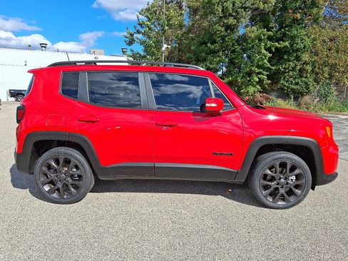 Used 2023 Jeep Renegade Latitude image 7