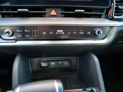 Certified 2023 Kia Sportage SX image 23