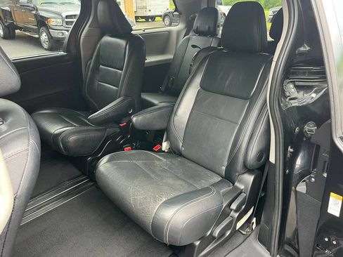Used 2016 Toyota Sienna SE Premium FWD image 19