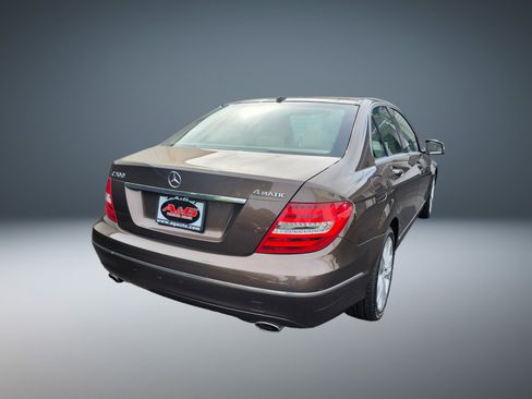 Used 2013 Mercedes-Benz C 300 4MATIC Sedan image 3
