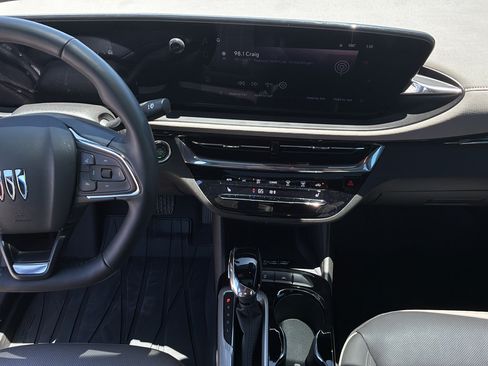 Used 2025 Buick Envista Avenir FWD image 32