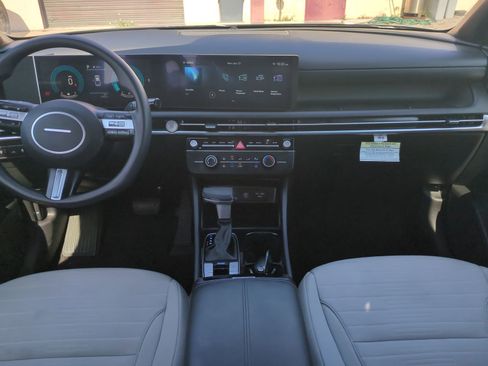 Certified 2025 Hyundai Santa Cruz SE FWD image 17