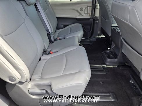 Used 2024 Toyota Sienna XLE image 22