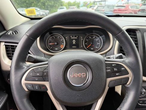 Used 2015 Jeep Cherokee Latitude w/ Cold Weather Group AWD/4WD image 29