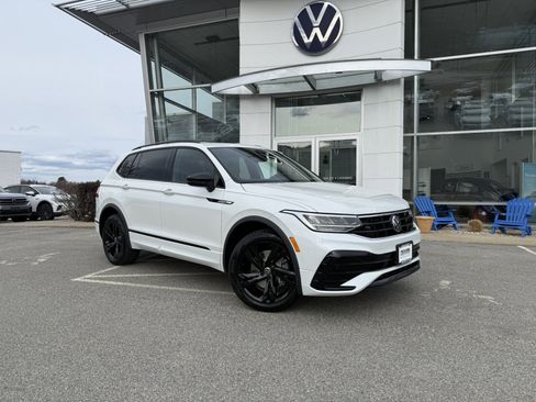 Certified 2023 Volkswagen Tiguan SE R-Line image 1