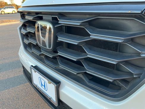 Used 2025 Honda Pilot Sport image 14