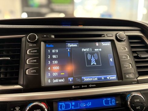 Used 2017 Toyota Highlander XLE image 37