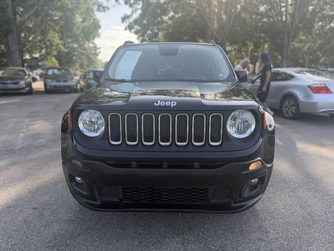 Used 2017 Jeep Renegade Latitude AWD/4WD image 2