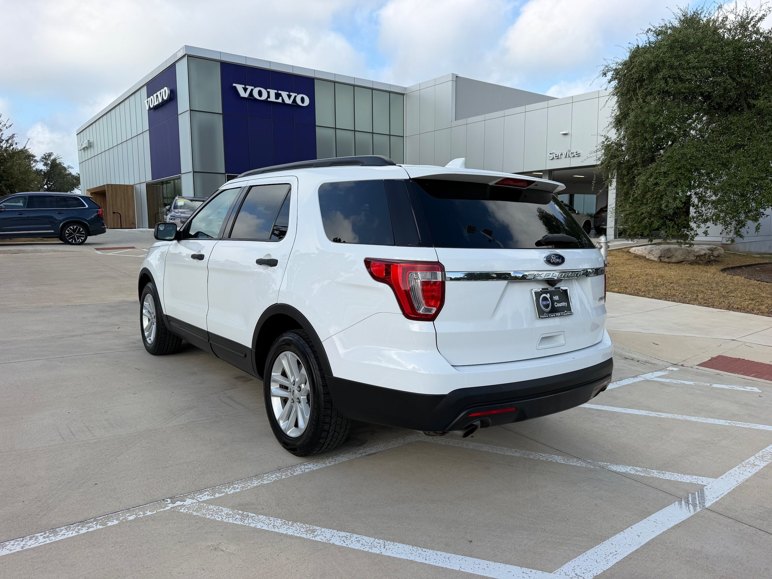Used 2016 Ford Explorer FWD image 4