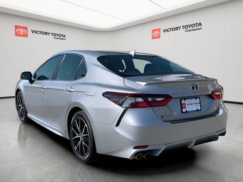 Used 2024 Toyota Camry SE image 6