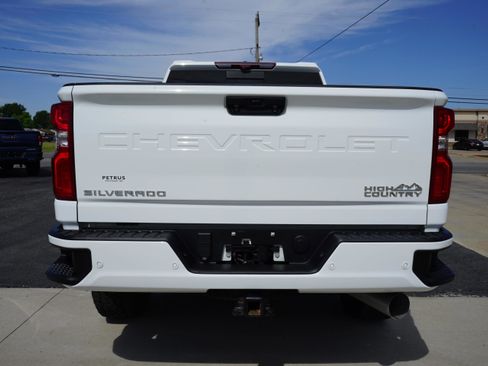 Used 2024 Chevrolet Silverado 2500 High Country w/ High Country Premium Package AWD/4WD image 4