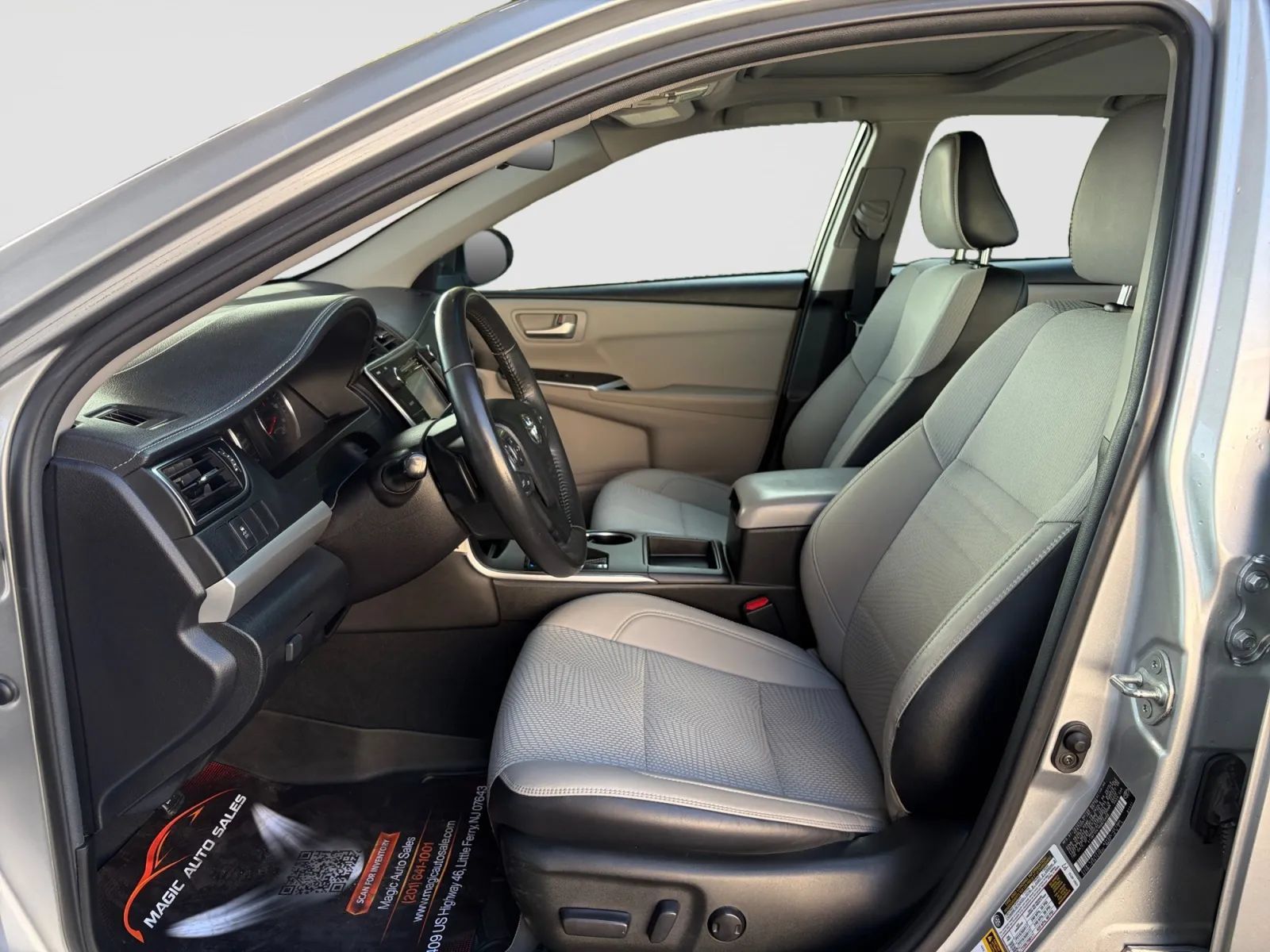 Used 2017 Toyota Camry SE FWD image 12