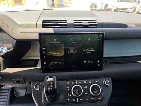 Certified 2022 Land Rover Defender 110 SE AWD/4WD image 26