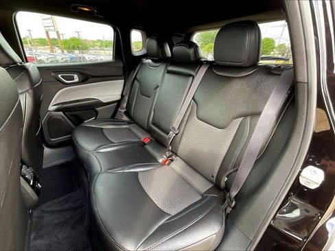 Used 2025 Jeep Compass Latitude image 29