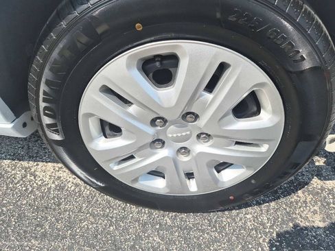 Used 2019 Dodge Grand Caravan SE FWD image 16