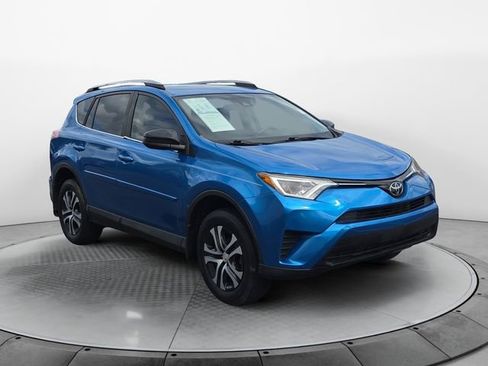 Used 2018 Toyota RAV4 LE image 7