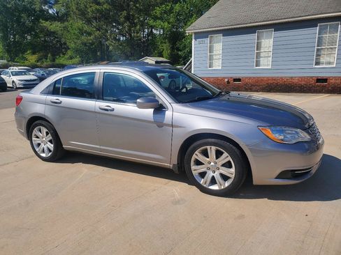 Used 2013 Chrysler 200 LX FWD image 3