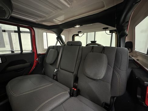 Used 2025 Jeep Wrangler Unlimited Sahara AWD/4WD image 13