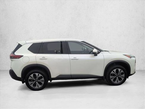 Used 2023 Nissan Rogue SV image 4