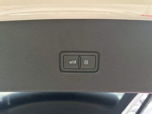 Used 2019 Audi Q8 Premium Plus AWD/4WD image 10