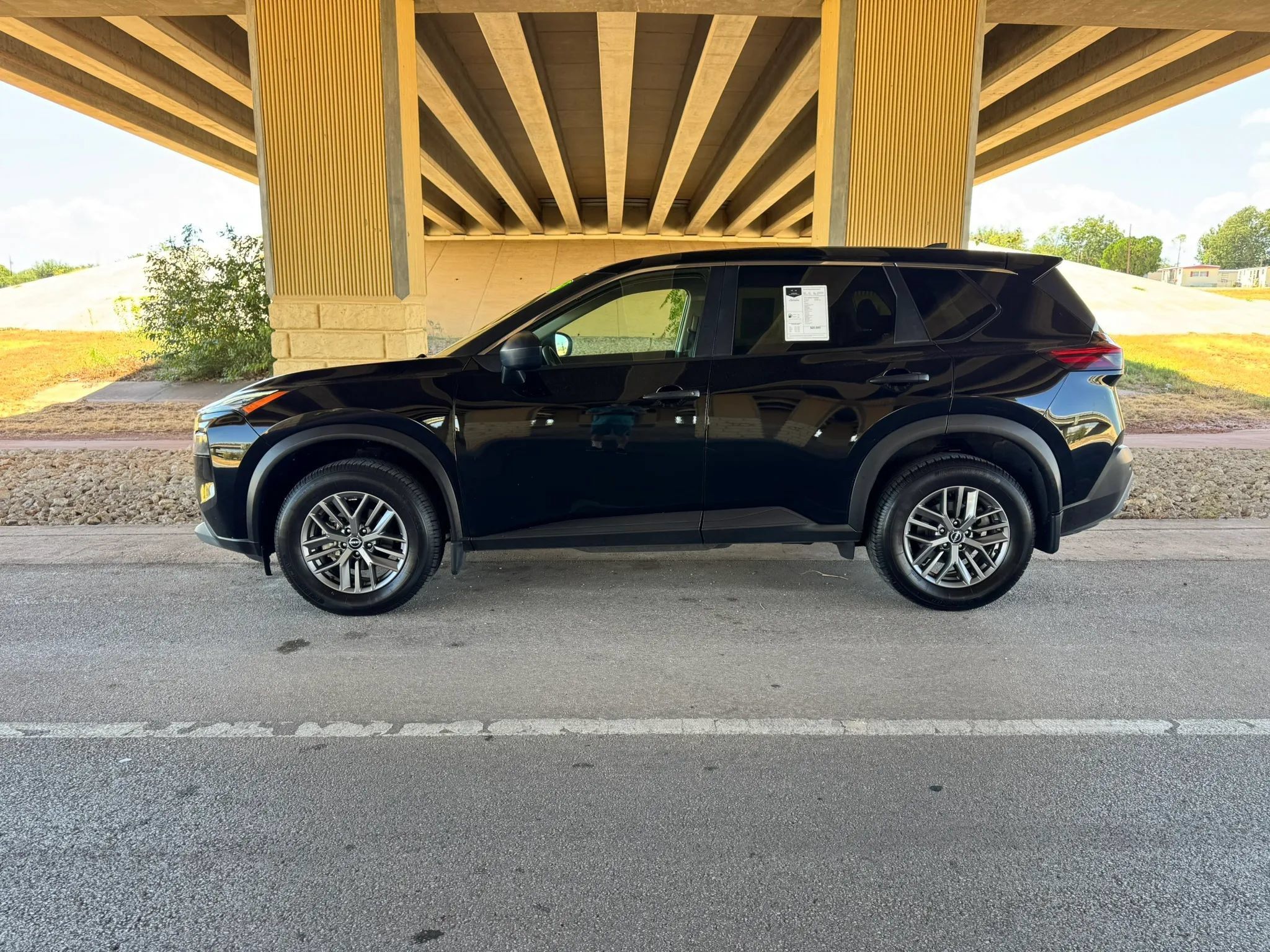Used 2023 Nissan Rogue S FWD image 6