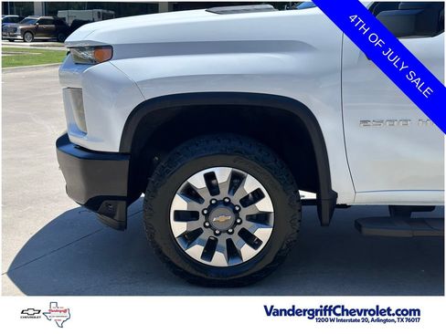 Used 2022 Chevrolet Silverado 2500 Custom w/ Custom Value Package AWD/4WD image 8