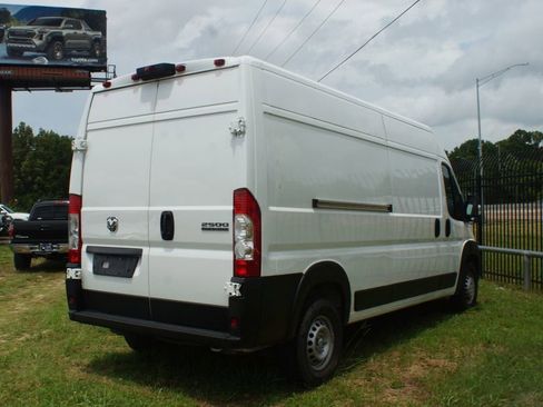 Used 2024 RAM ProMaster 2500 w/ Convenience Group FWD image 4