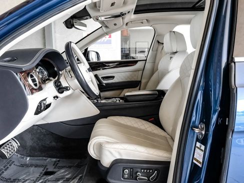 Used 2019 Bentley Bentayga AWD/4WD image 3