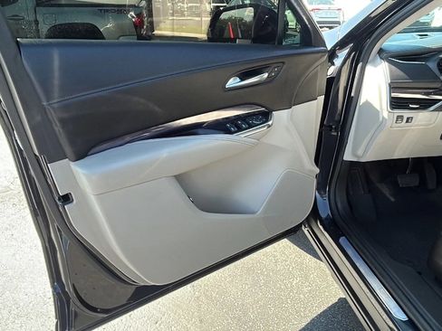 Used 2022 Cadillac XT4 Luxury w/ Cold Weather Package image 9