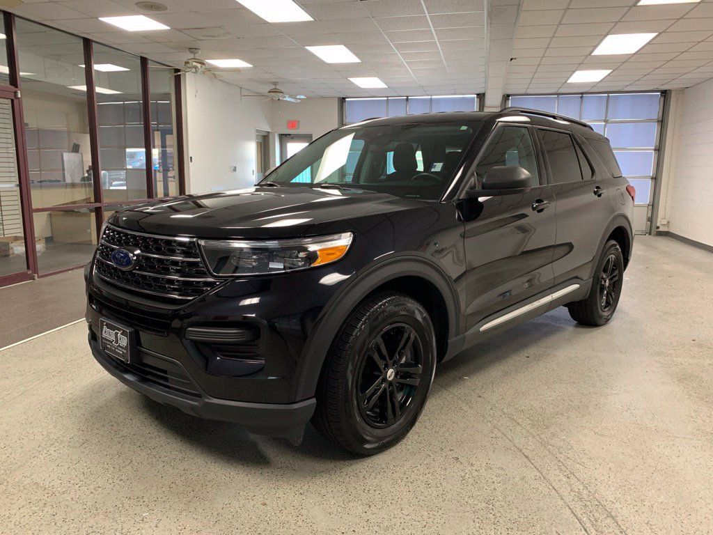 Used 2021 Ford Explorer XLT w/ Class III Trailer Tow Package AWD/4WD image 3