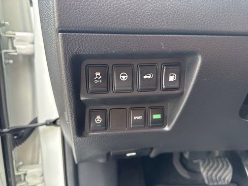 Used 2018 Nissan Rogue SL image 25