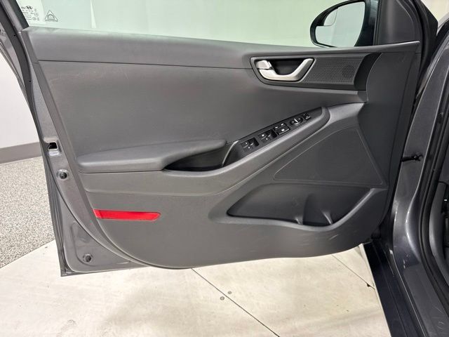 Used 2018 Hyundai Ioniq Blue FWD image 7