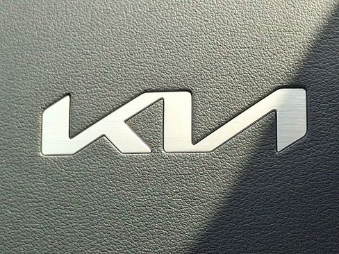 New 2025 Kia Niro EX Touring image 22