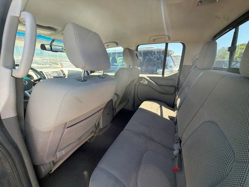 Used 2014 Nissan Frontier SV w/ SV Value Truck Package AWD/4WD image 4