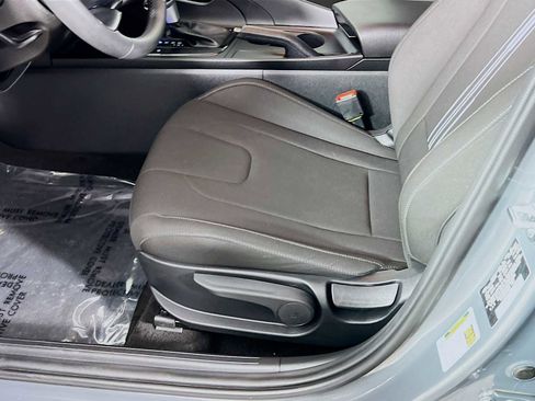 Certified 2025 Hyundai Elantra Sport image 19