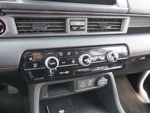 Used 2023 Honda Pilot TrailSport image 18